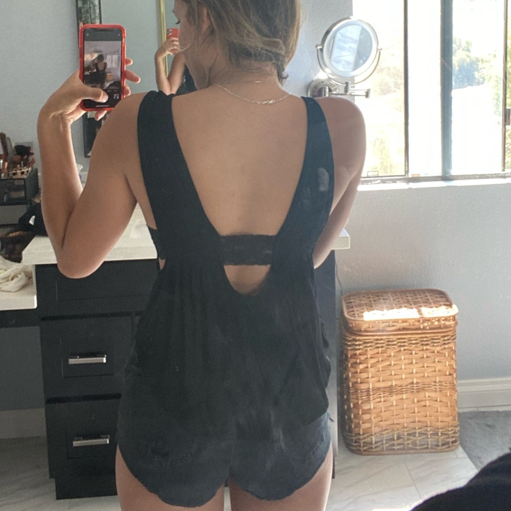 Low cut black flow top - Picture 3 of 4